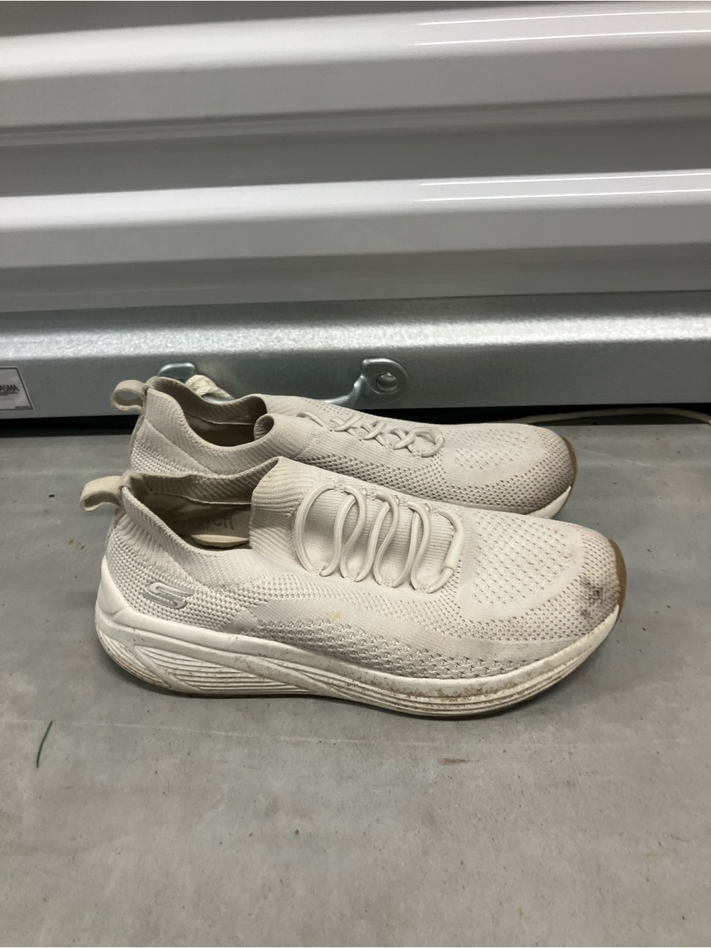 Bob Sport by Skechers Size 8 walking white